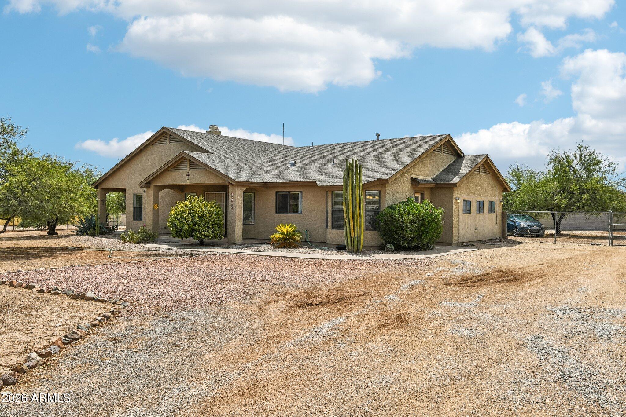 35942 N 10TH Street, Phoenix, AZ 85086