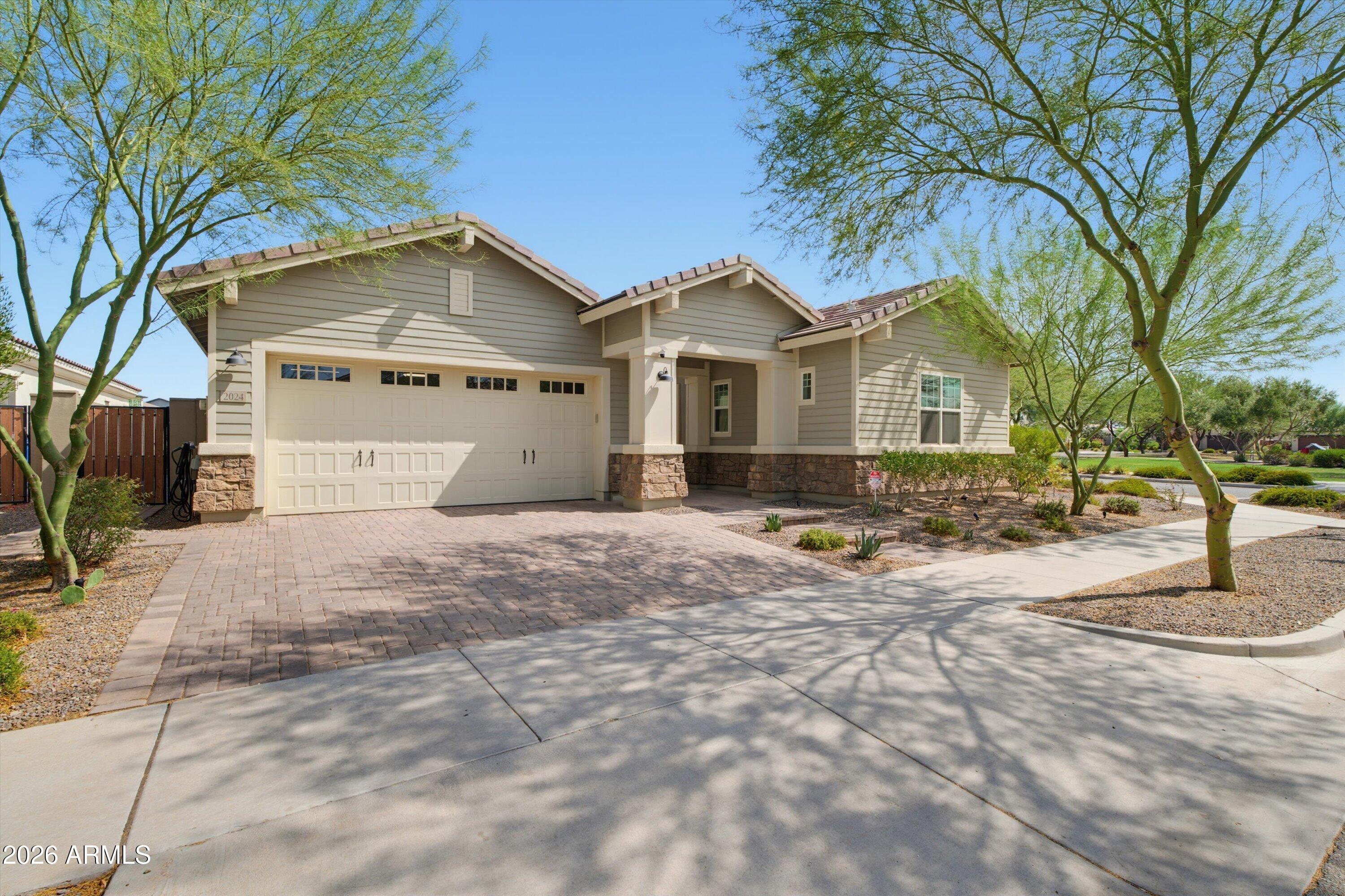 2024 W ANDALUSIAN Trail W, Phoenix, AZ 85085
