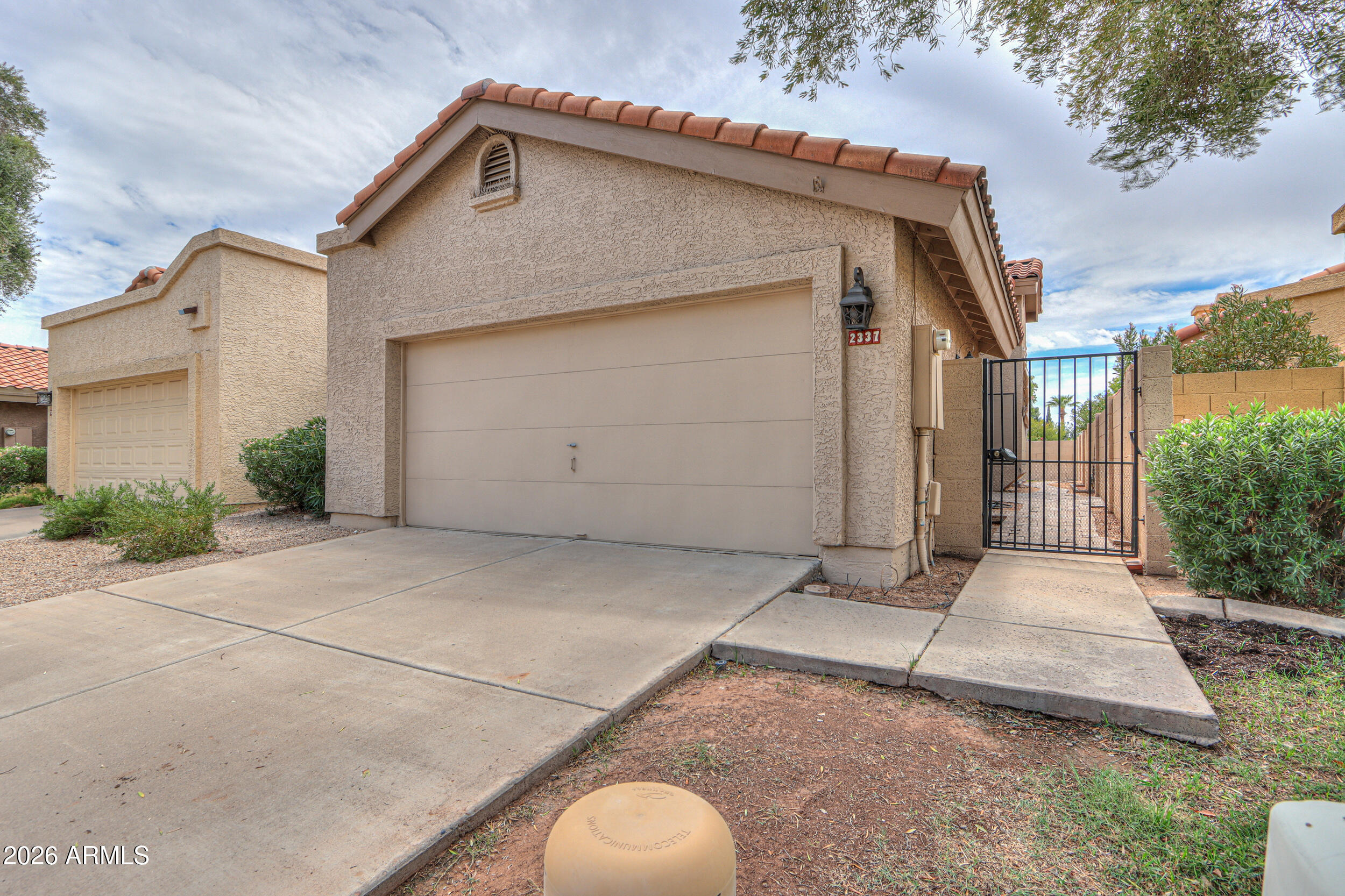 2337 W SHAWNEE Drive, Chandler, AZ 85224