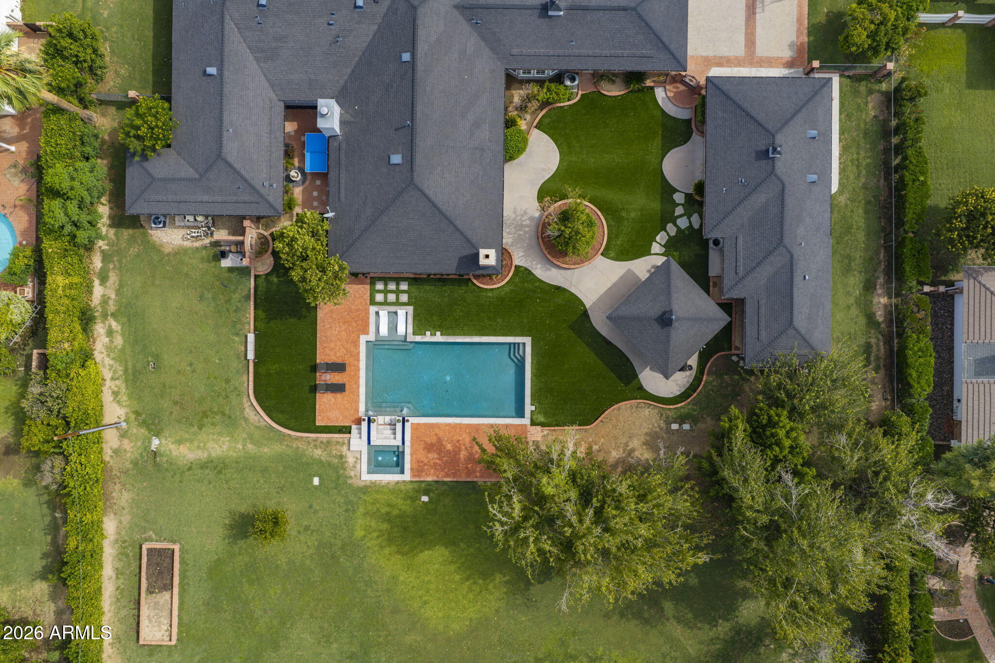 334 E GLENN Drive, Phoenix, AZ 85020