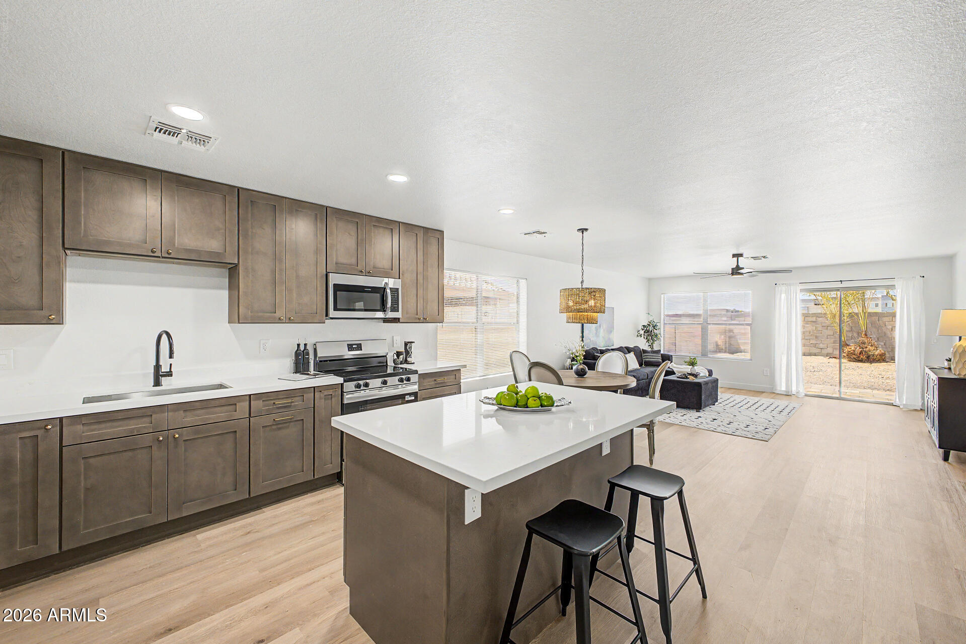 9106 N 80th Lane, Peoria, AZ 85345