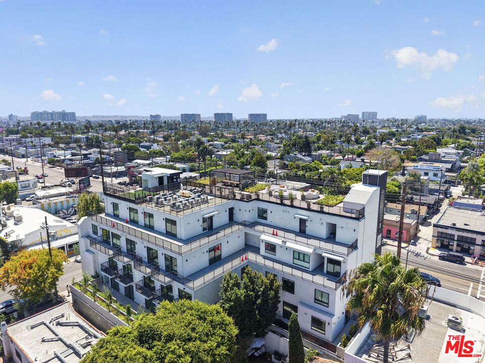 1808 Lincoln Boulevard 505