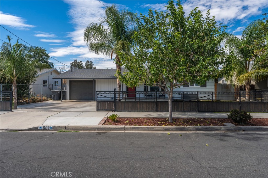 601 S Taylor