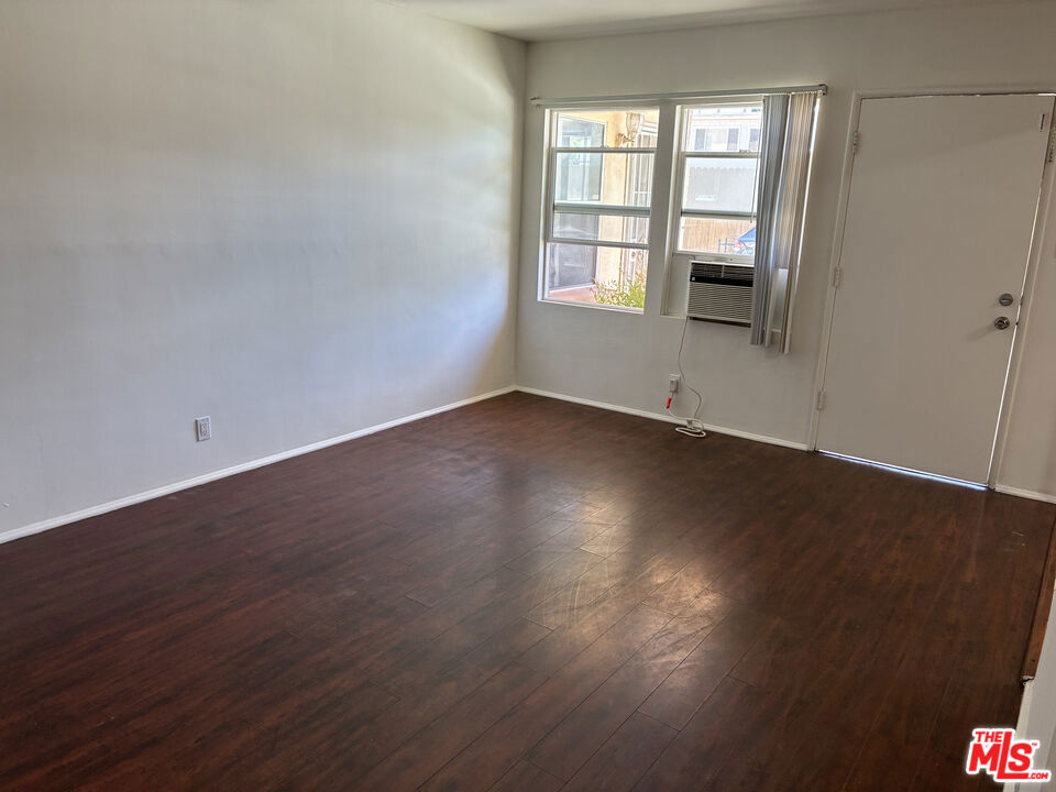 15943 Victory Boulevard 2