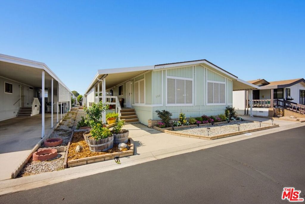 1300 W Menlo Avenue 222