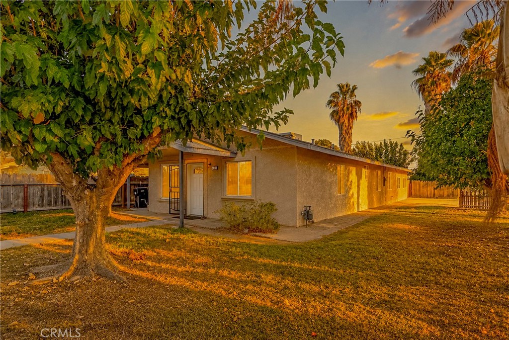 9566 E Broadway