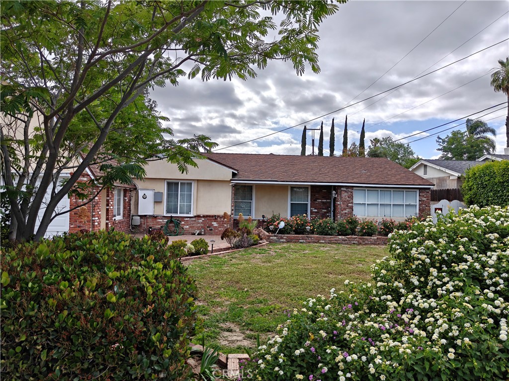 10537 Encino Ave