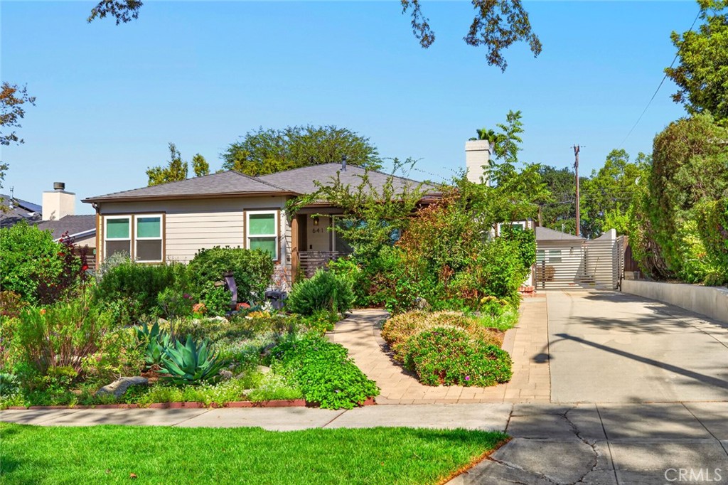 641 E Grinnell