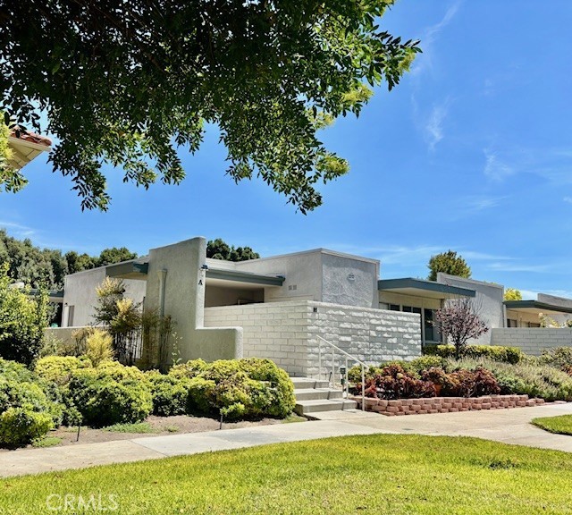 2213 Via Mariposa East A