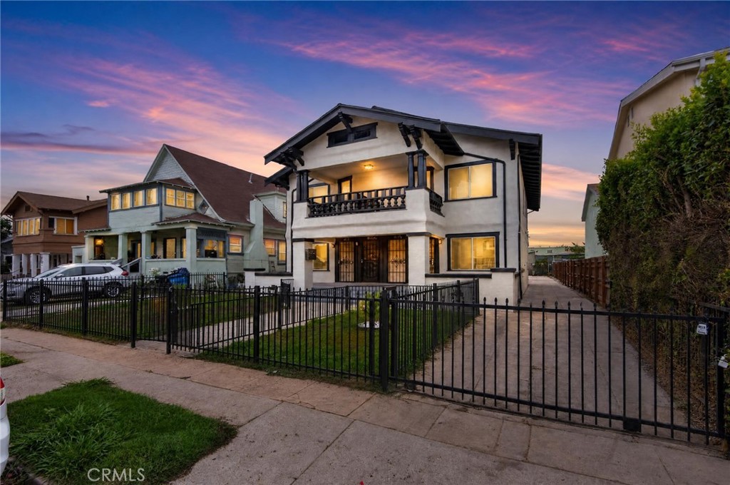 611 W 46th