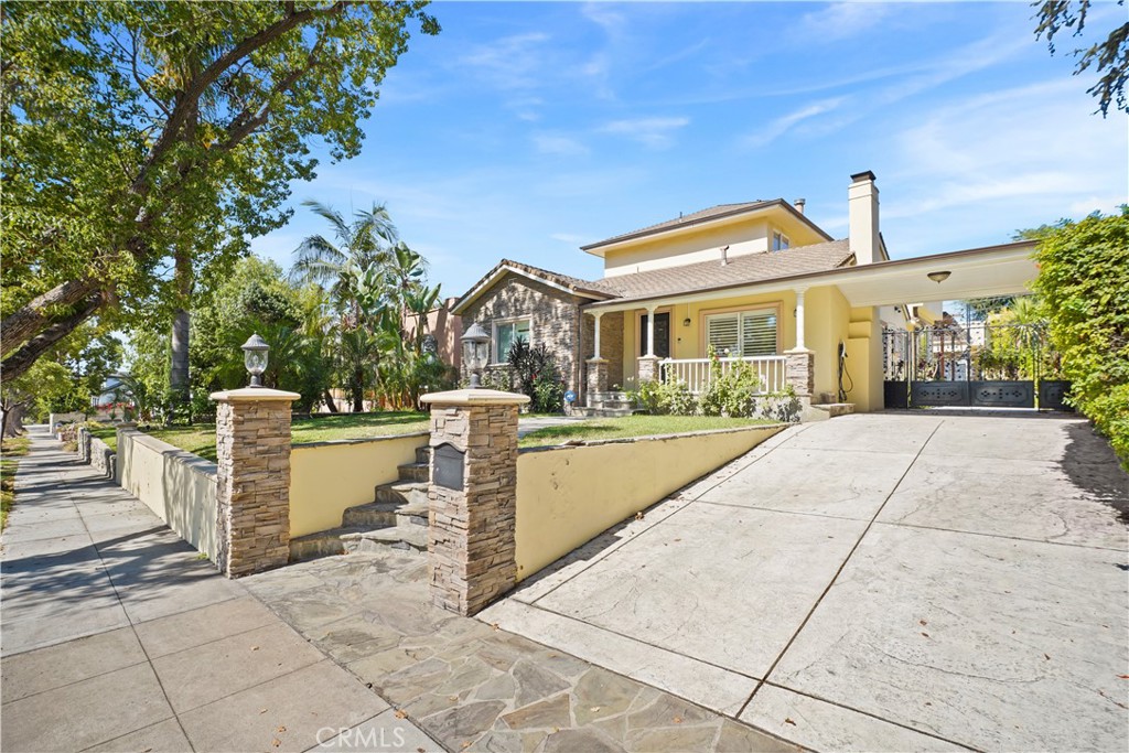1025 E San Jose Ave