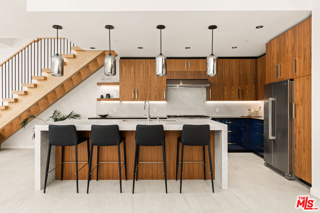 212 Bay Street 103