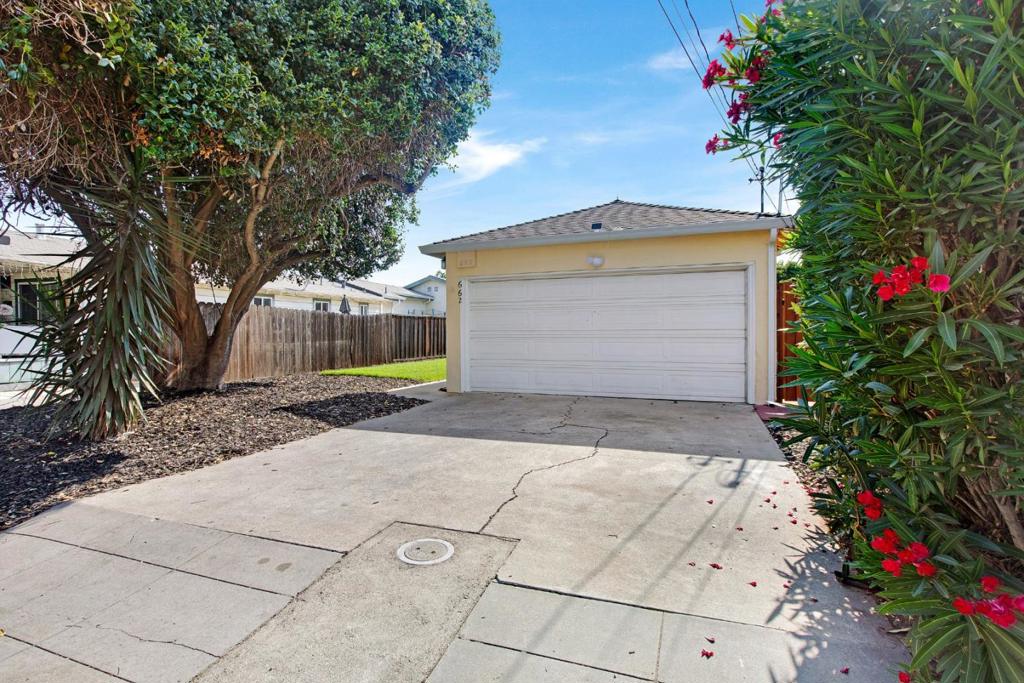 662 Drake Street