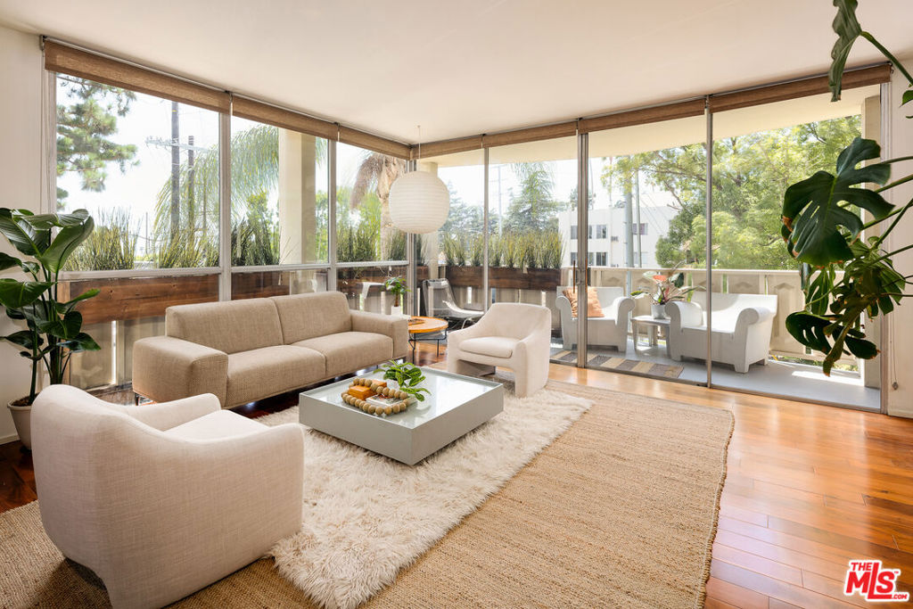 4455 Los Feliz Boulevard 207