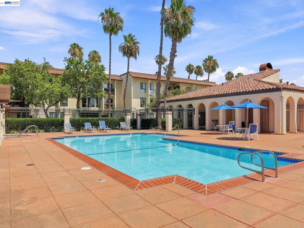 39843 Cedar Blvd 219