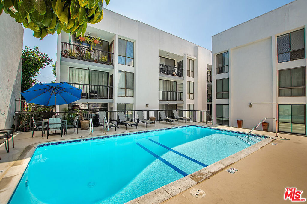 906 N Doheny Drive 510