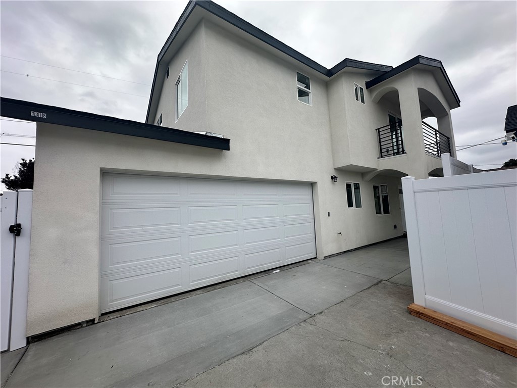1318 W 131st A