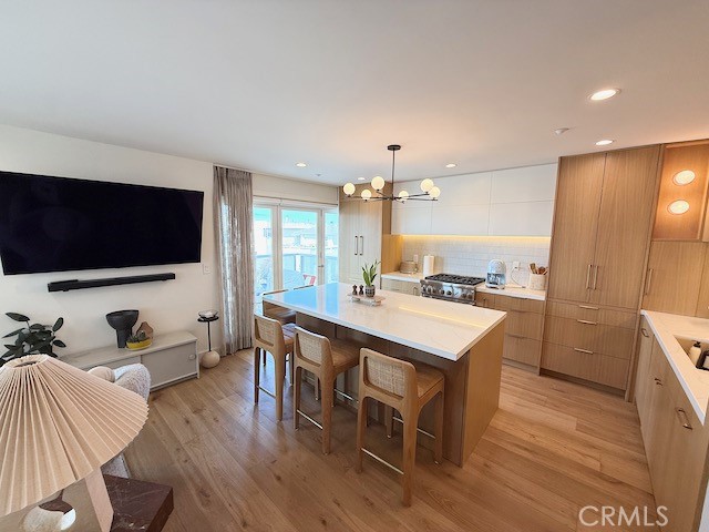 3302 Manhattan