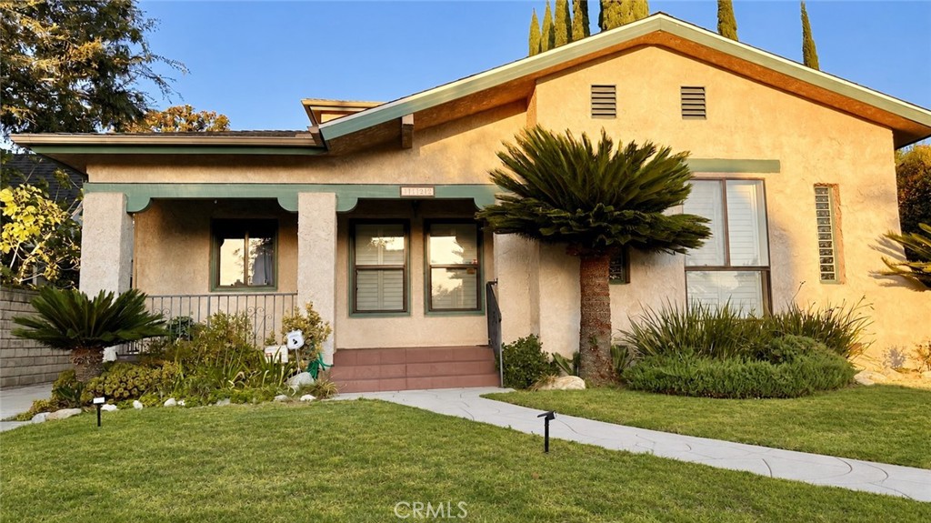 1122 N Isabel Street