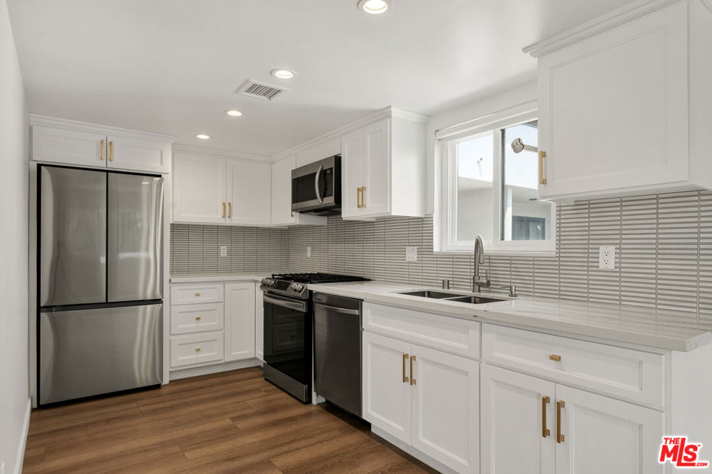 1470 Rexford Drive 204