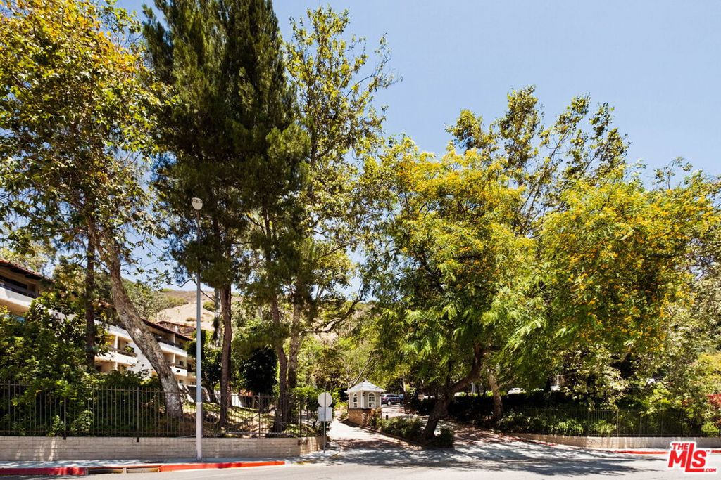 2700 Cahuenga Boulevard 4303