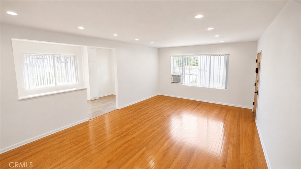 1132 S Holt 7