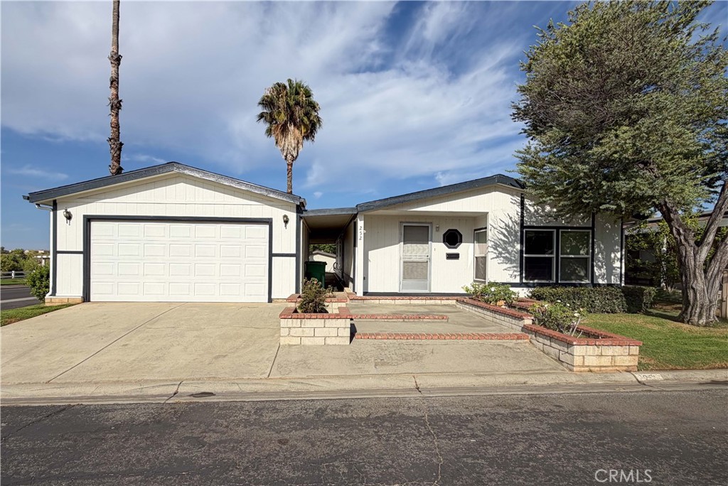 10961 Desert Lawn 252