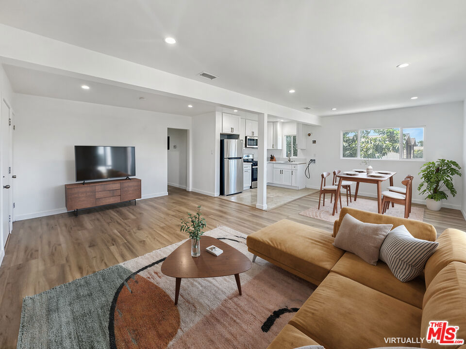 1100 S Inglewood 3