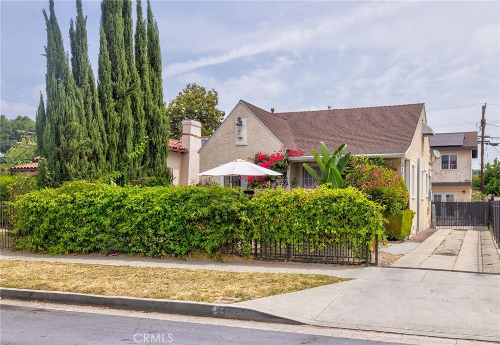 3185 Perlita Avenue