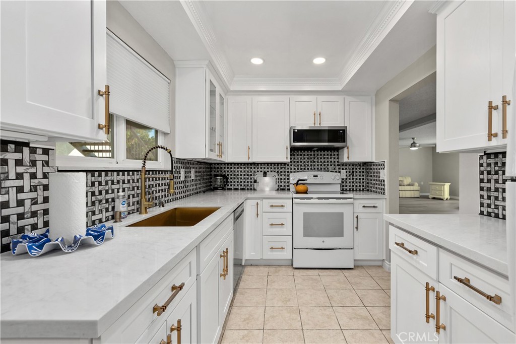 3242 San Amadeo 2A