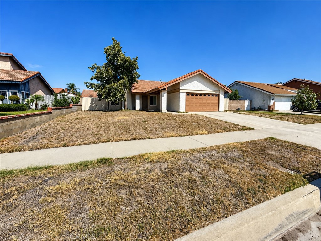 2703 S Fern