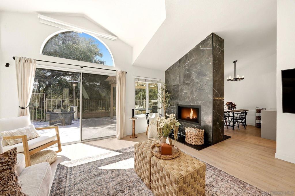 8981 Circle R View