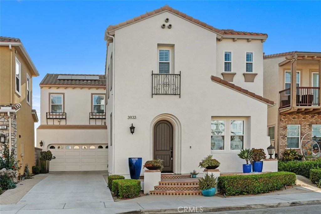 3933 Diamond Hill