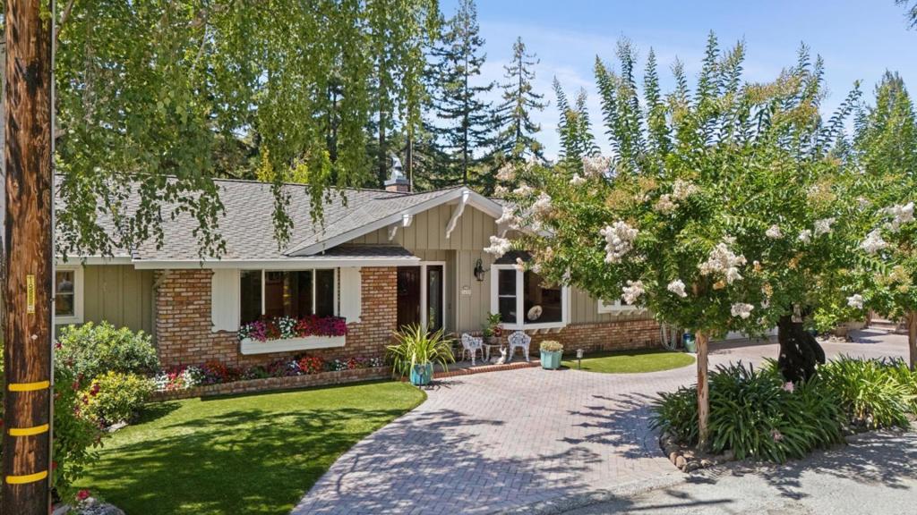1650 Cordilleras Road