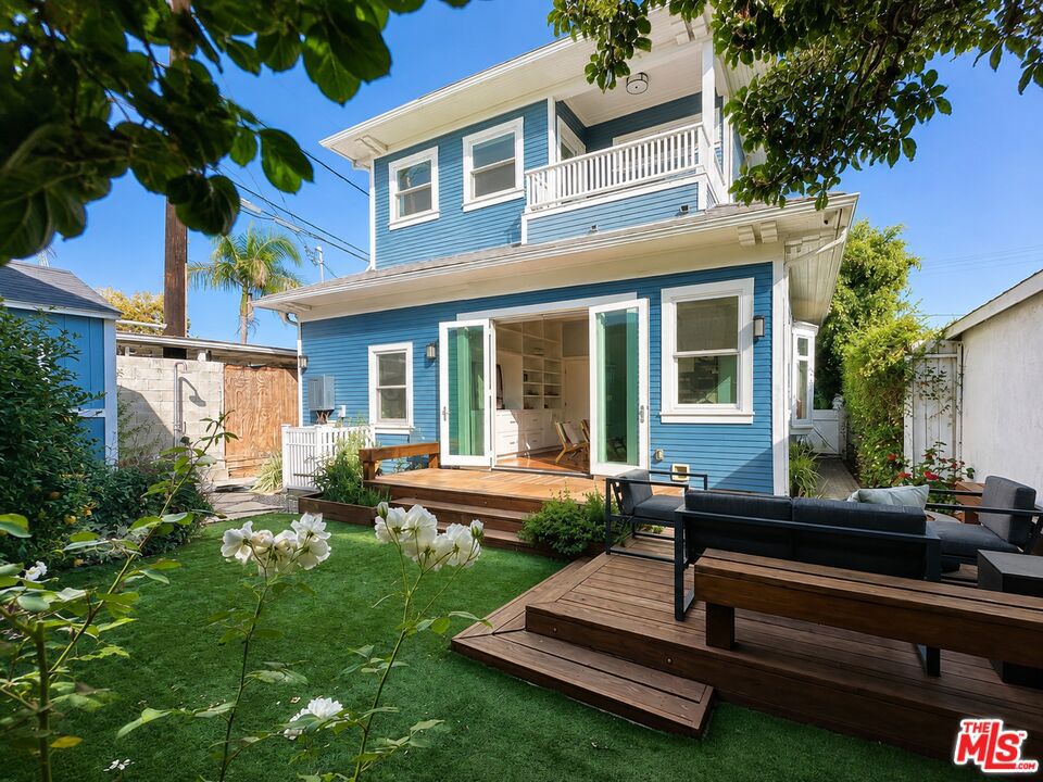 713 Bay Street