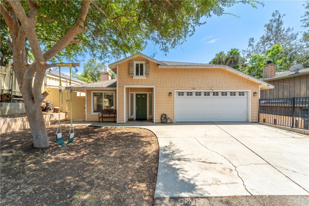 1311 E Mission