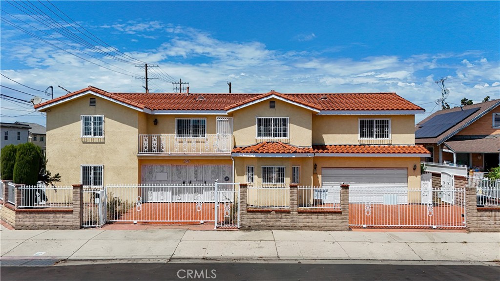 3672 S Normandie