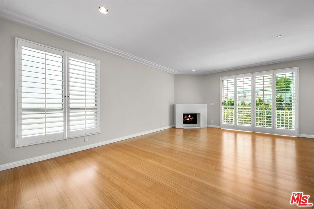 117 S Clark Drive 305