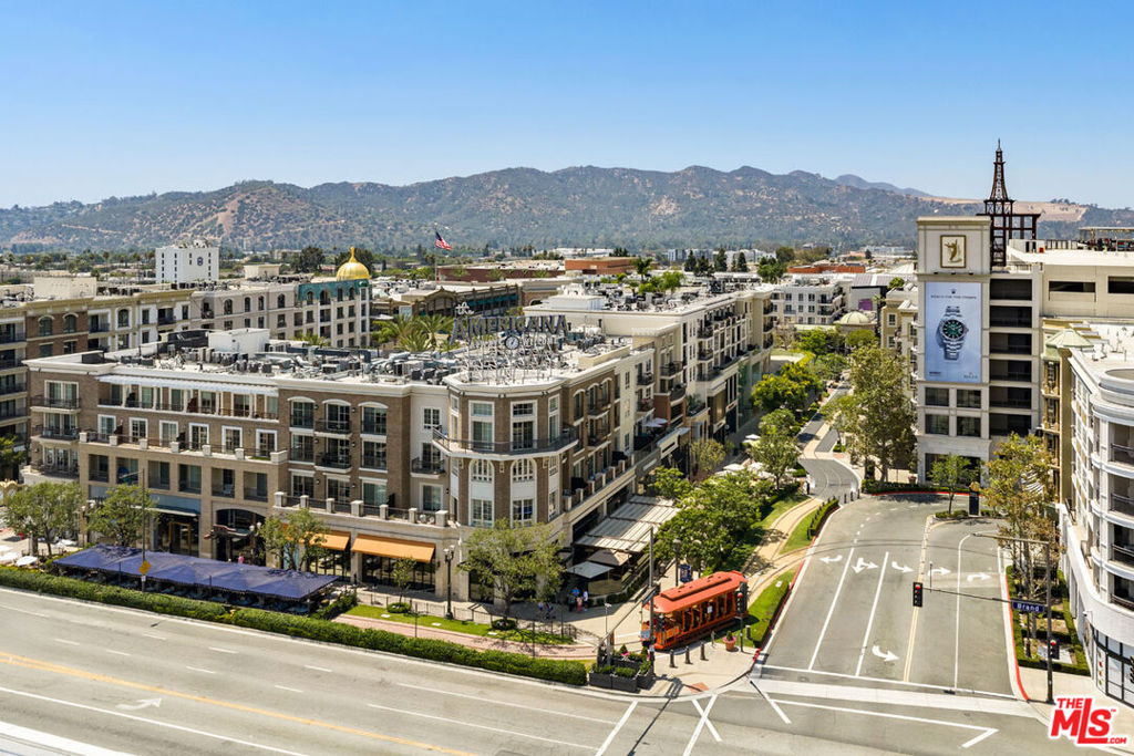 558 Caruso Avenue