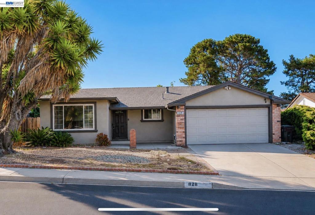 828 Coral Dr