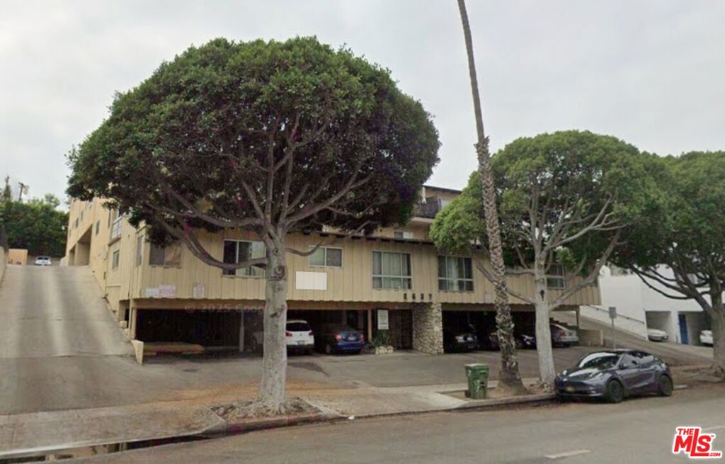 2637 Centinela Avenue 9