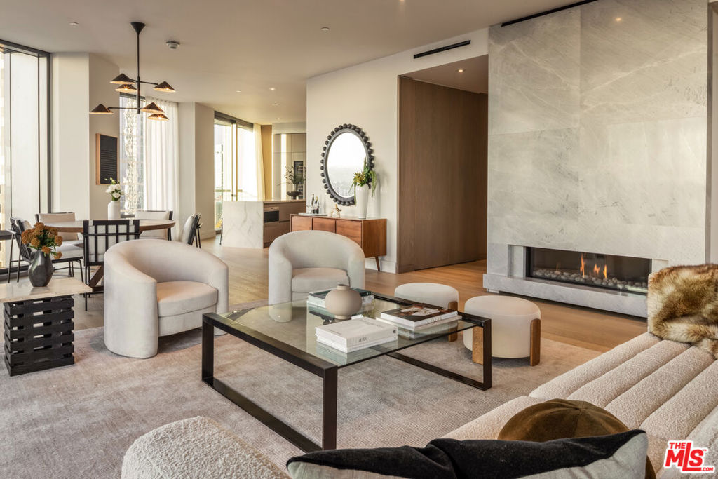 211 W Elm Court 17A