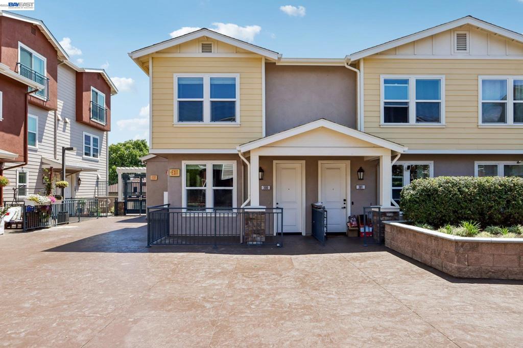 4038 Central Ave 300