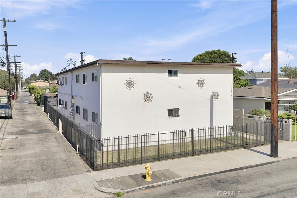 10621 San Carlos