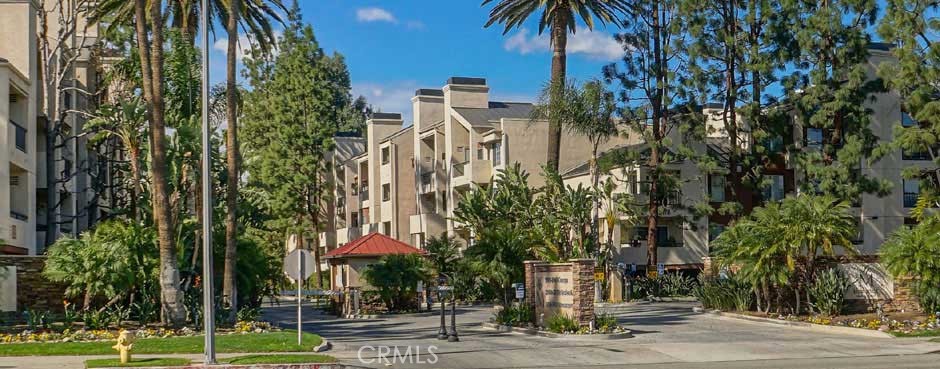 5520 Owensmouth Ave 103