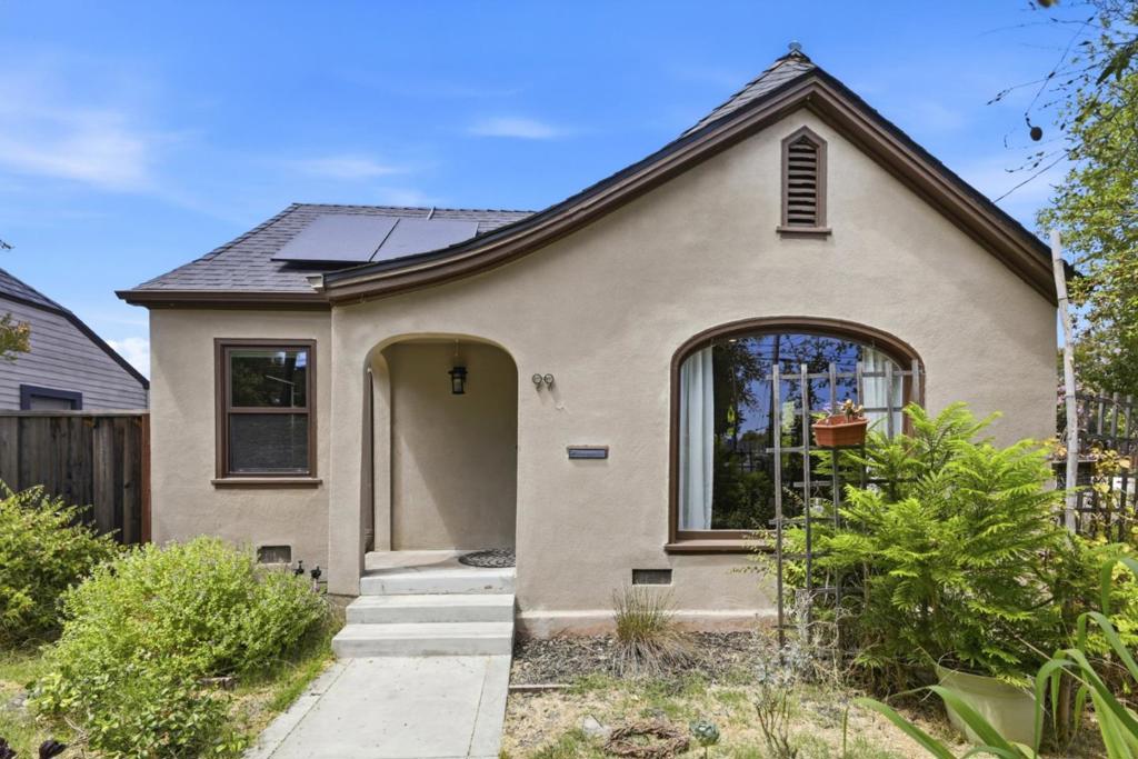99 E Hedding Street