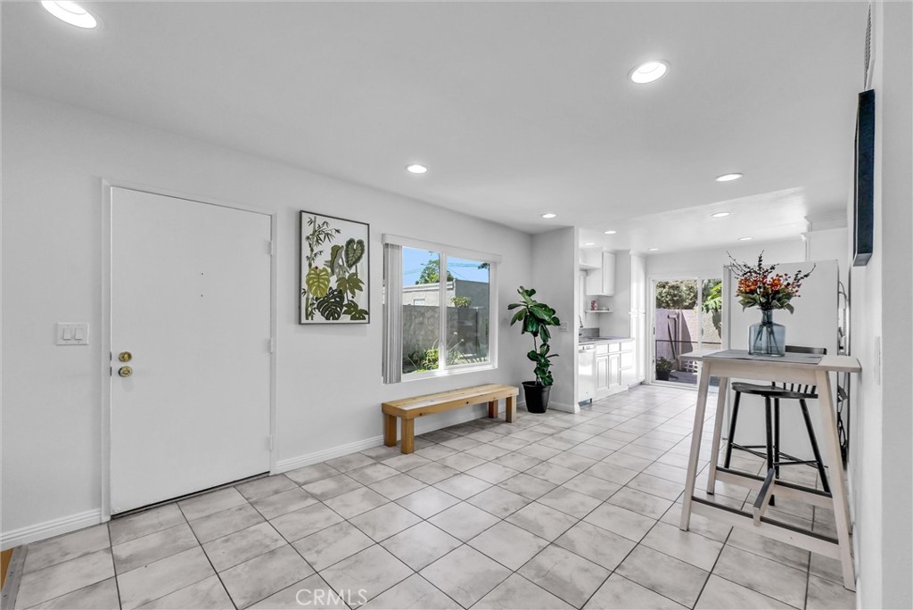 2142 W Liverpool Lane