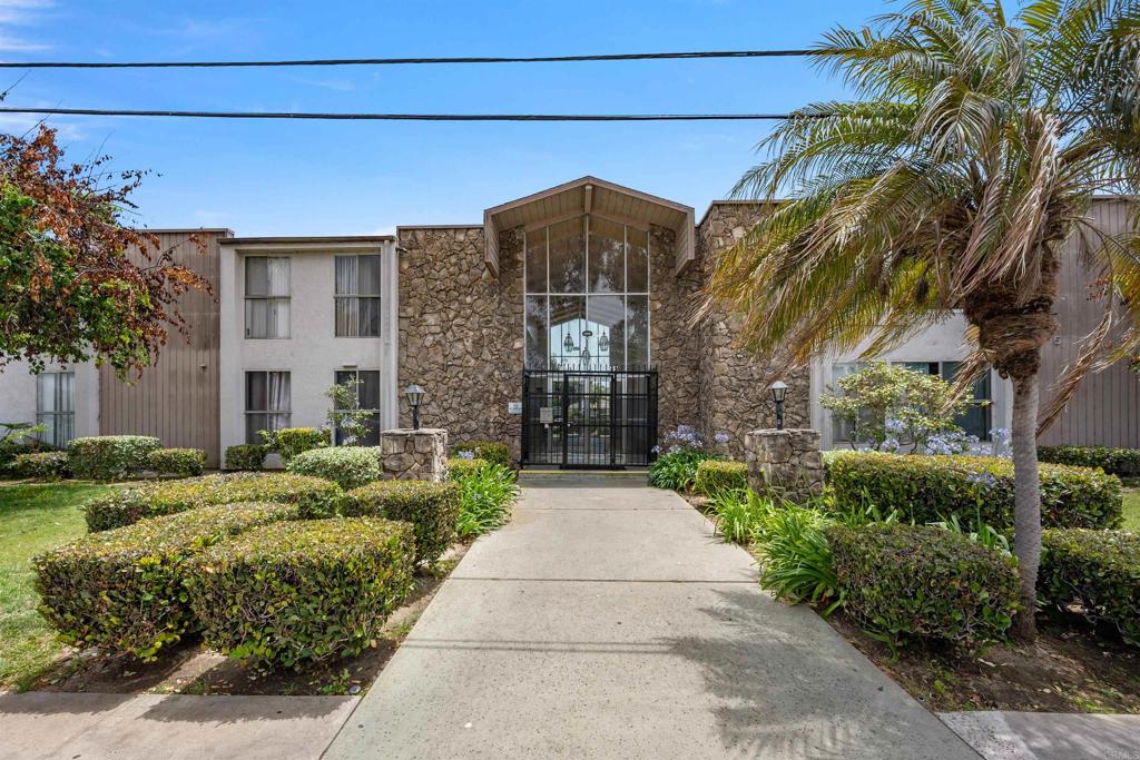 285 Moss Street 109