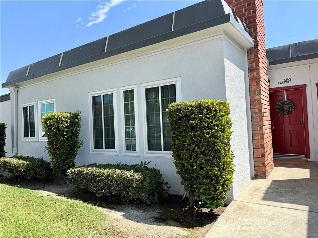 1950 W Glenoaks #A