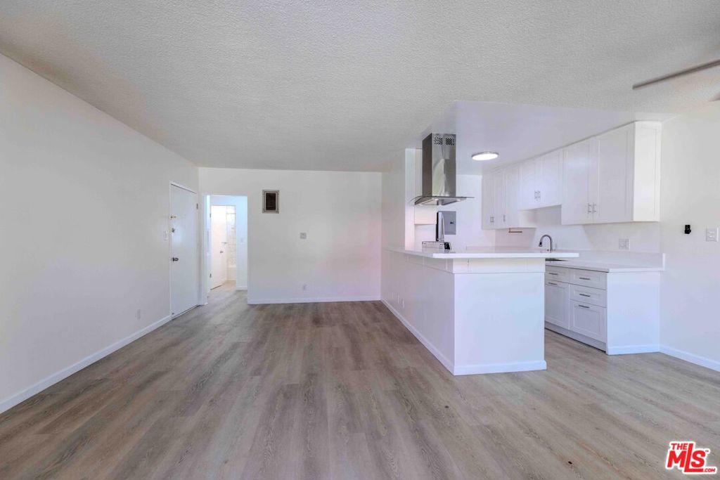 1426 S Orange Grove Avenue 8